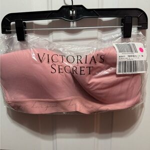 Victoria’s Secret Wireless Pink Bra with Adjustable Straps. Size 36 DDD